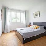 Spacious And Bright Apt In Paris